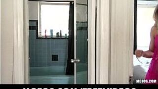 Stunning sexy blonde amateur masturbates in her bathroom porn video